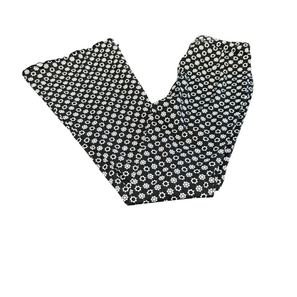 SO size small Black and White Floral High Rise Flare leggings super fun - Picture 1 of 7